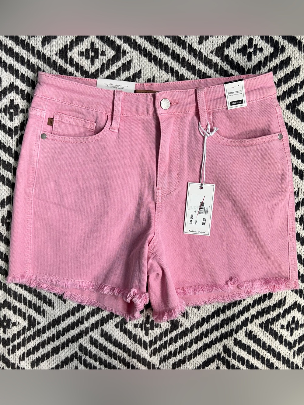 Judy Blue Mid Rise Jean Shorts Women's Size L Garment Dyed Fray Hem Pink NWT